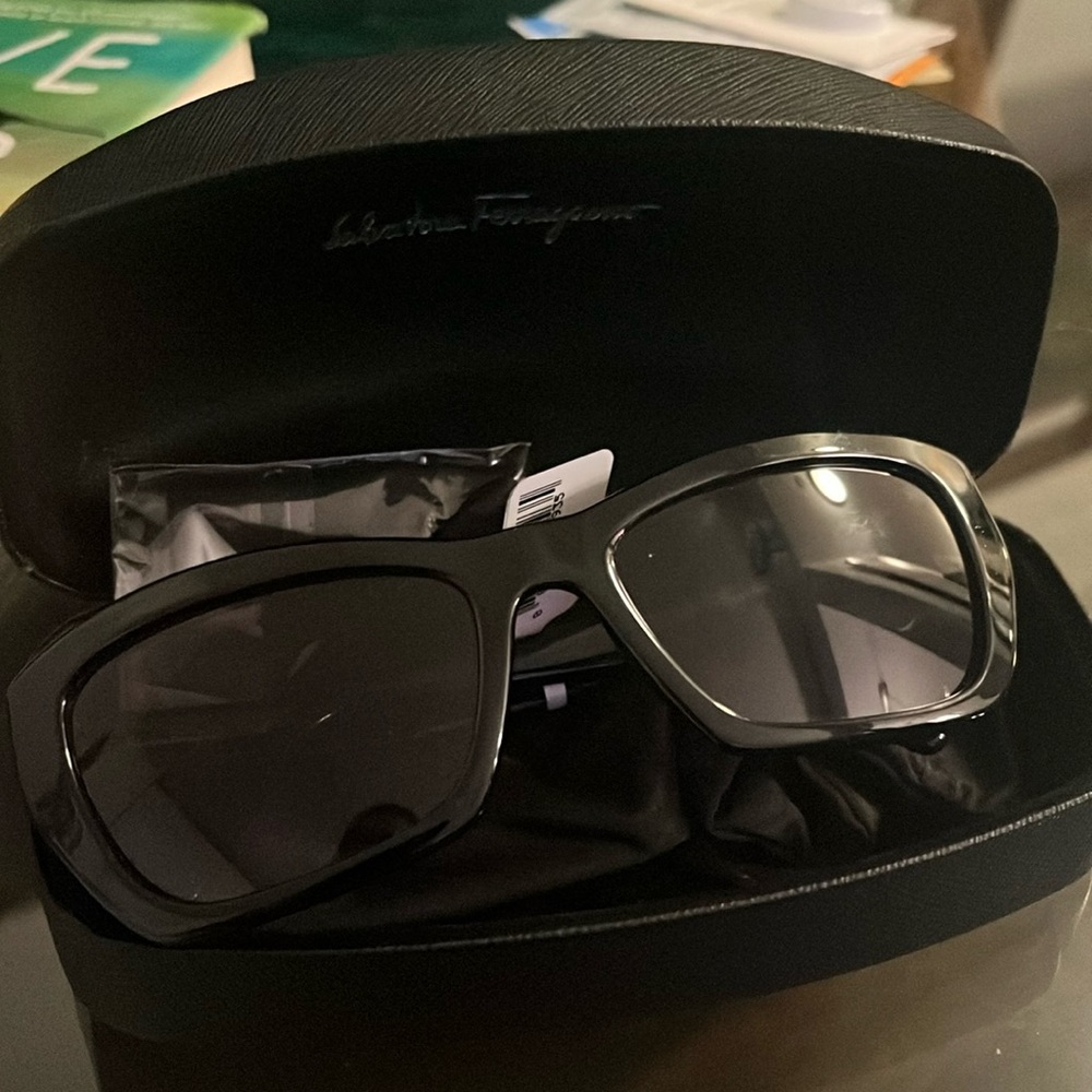 NWT Salvatore Ferragamo Black Sunglasses with case